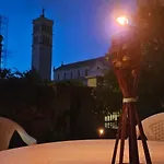 Leo Apartment