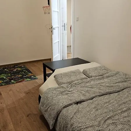 شقة Leo